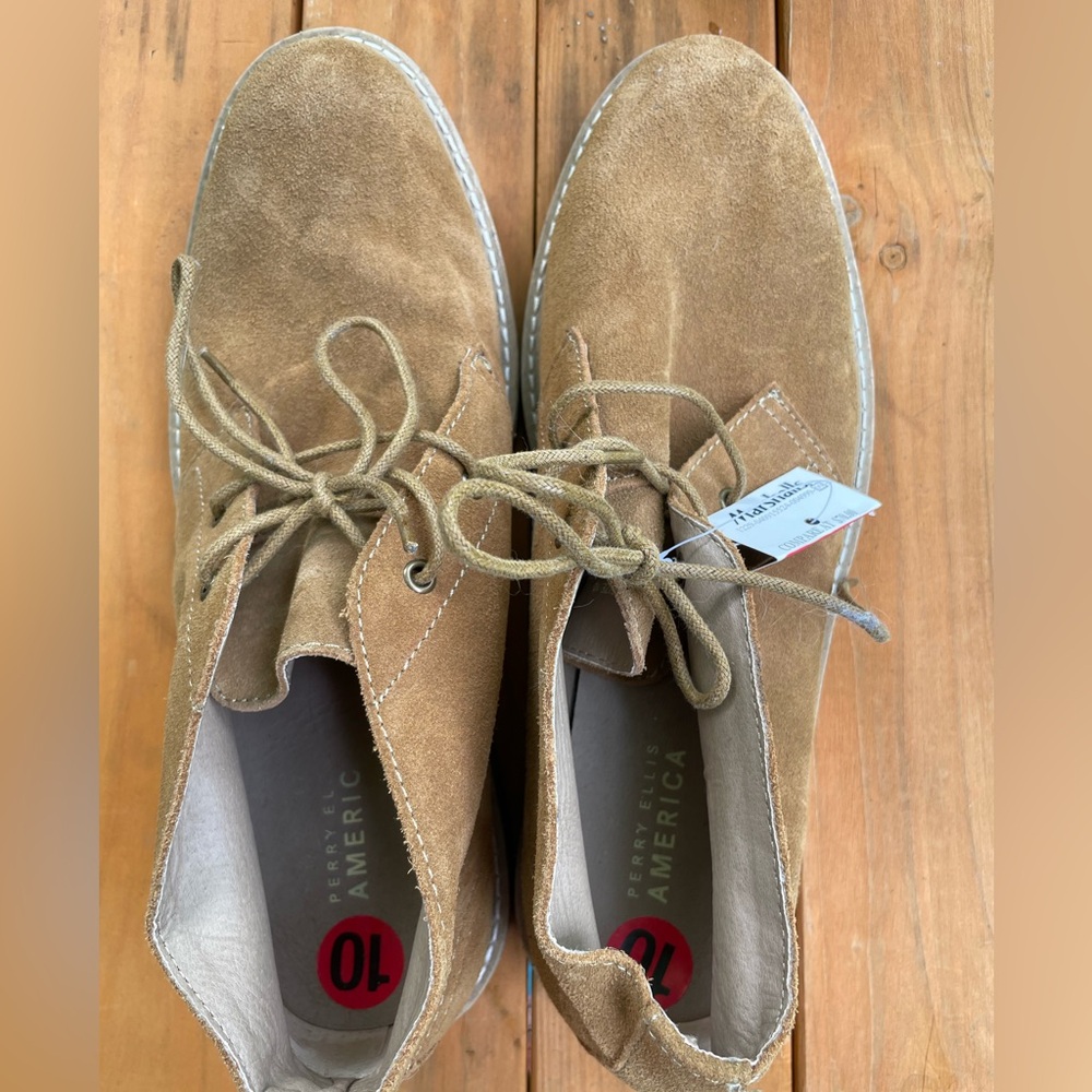 Perry Ellis Men’s suede Desert boots. Size 10